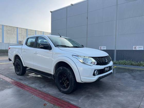 MITSUBISHI L200 TRITON 2.4 16V TURBO DIESEL SPORT HPE-S CD 4P 4X4 AUTOMÁTICO MITSUBISHI L200 TRITON 2.4 16V TURBO DIESEL SPORT HPE-S CD 4P 4X4 AUTOMÁTICO